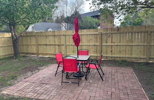 Greenville Condo | Cozy 2-bedroom condo in nice Greenville with utilities & wifi included