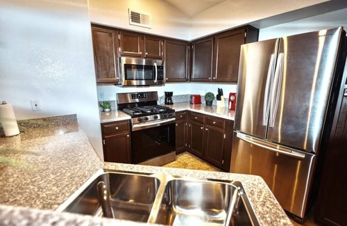 Las Vegas Condo | Cozy 2-bedroom condo Min from strip and Allegiant Stadiuam