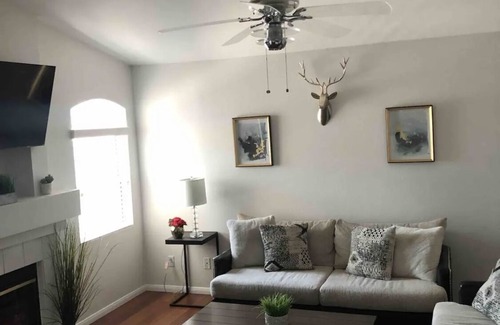 Las Vegas Condo | Cozy 2-bedroom condo Min from strip and Allegiant Stadiuam