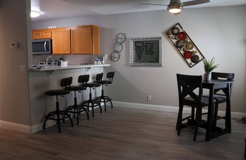 Las Vegas Condo | Cozy 2-bedroom condo! Your home away from home in Sunny Las Vegas! 🌞