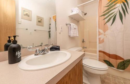 Ocean Shores Apartment | Cozy 2 bedroom condo walking distance from the beach