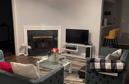 Randallstown Condo | Cozy 2-bedroom condo in enchanting Pikesville with AC, WiFi