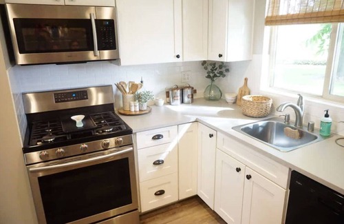 Downtown Riverside Condo | Cozy 2-bedroom condo in peaceful Riverside - Entire Place