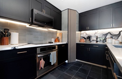 East Village Condo | Cozy 2-bedroom condo with WiFi, AC, 2 car garage parking in amazing San Diego