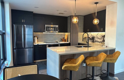 East Village Condo | Cozy 2-bedroom condo with WiFi, AC, 2 car garage parking in amazing San Diego