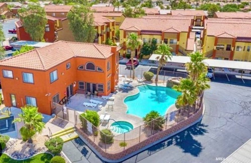 Mesquite House | Cozy 2-bedroom condo with pool, hot tub, fitness room & AC in amazing Mesquite