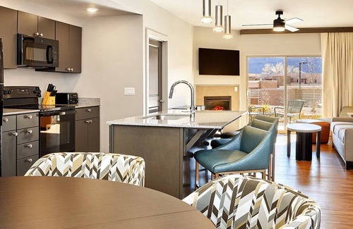 Moab Condo | Cozy 2-bedroom condo with spectacular views in amazing Moab with AC and pool.