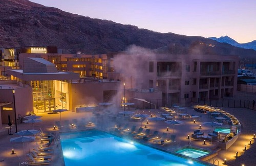 Moab Condo | Cozy 2-bedroom condo with spectacular views in amazing Moab with AC and pool.
