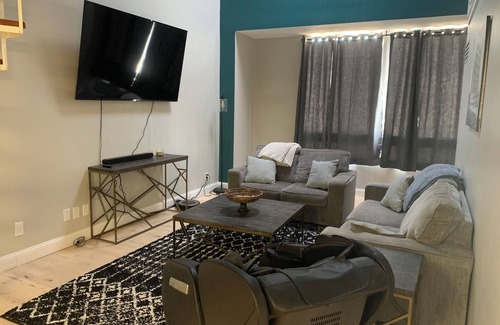 Downtown Omaha Condo | Cozy 2-bedroom condo with AC, WiFi in phenomenal Omaha