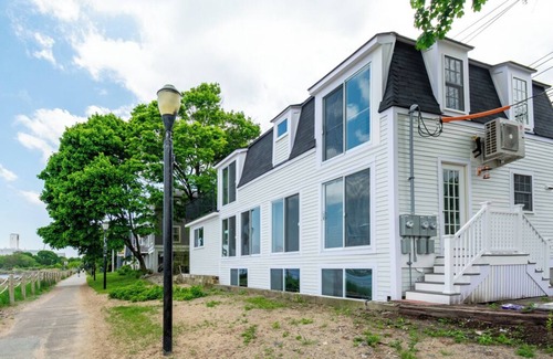 Salem Condo | Cozy 2-bedroom condo with WiFi, AC in charming Salem