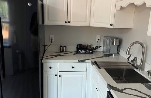 Arden-Arcade Apartment | Cozy 2-bedroom corporate apartment in lovely Sacramento with AC, WiFi , 2