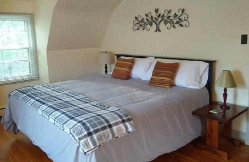 Bellefonte Cottage | Cozy 2 bedroom cottage located in quaint downtown Bellefonte.