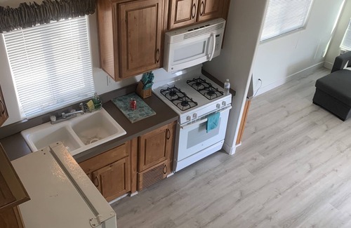 Ehrenberg Cottage | Cozy 2 bedroom Cottage by the River