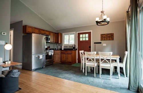 Stowe Area House | Cozy 2 Bedroom Cottage, Ideal location