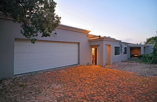 Edenvale Cottage | Cozy 2-bedroom cottage, close to the airport- Edenvale with modern facilities