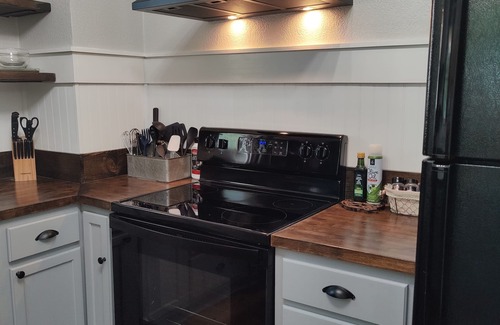 Belton House | Cozy 2-bedroom Craftsman Bungalow home in the charming historic downtown Belton.