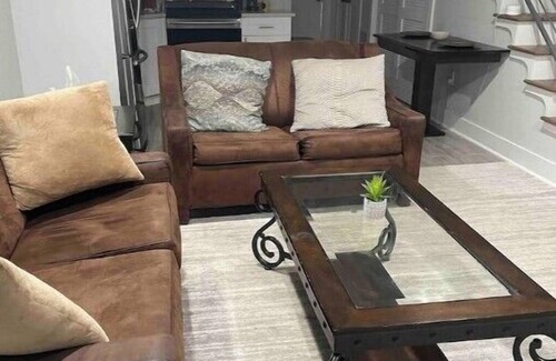 Trinidad House | Cozy 2-Bedroom English Basement in Charming Washington With AC, WiFi