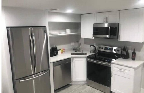 Trinidad House | Cozy 2-Bedroom English Basement in Charming Washington With AC, WiFi
