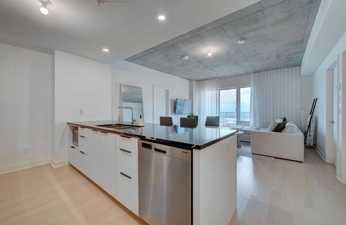 Brossard Condo | Cozy 2-bedroom fully furnished condo available for rent in the heart of Brossard