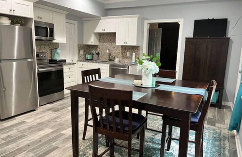 Norcross Apartment | Cozy 2 Bedroom Garden Daylight Basement Apartment