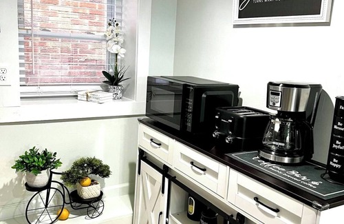 North Bergen Apartment | Cozy 2-bedroom Gem in charming North Bergen with Parking, backyard, and grill