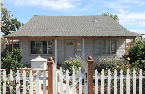 East Palo Alto House | Cozy 2-bedroom house with gated 2 car parking, 2 blocks from the bay