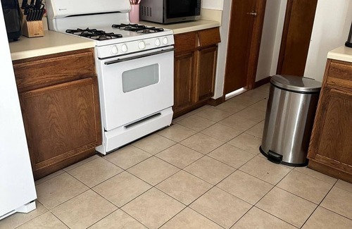 Lawrenceville House | Cozy 2-bedroom house in beautiful Lawrenceville with WiFi, AC
