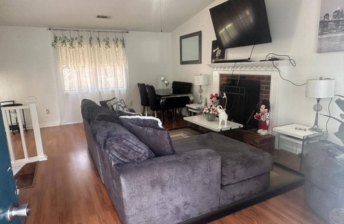 Lawrenceville House | Cozy 2-bedroom house in beautiful Lawrenceville with WiFi, AC