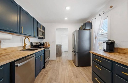 Childs Park House | Cozy 2-bedroom house in charming St. Petersburg