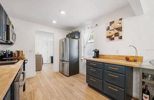 Childs Park House | Cozy 2-bedroom house in charming St. Petersburg