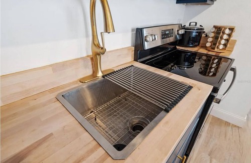 Childs Park House | Cozy 2-bedroom house in charming St. Petersburg