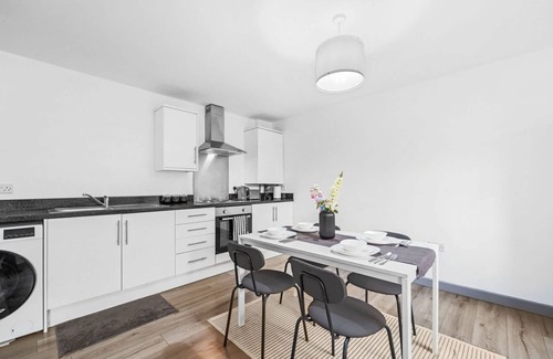 Chapeltown House | Cozy 2-Bedroom Home | 10 Mins to Leeds Centre