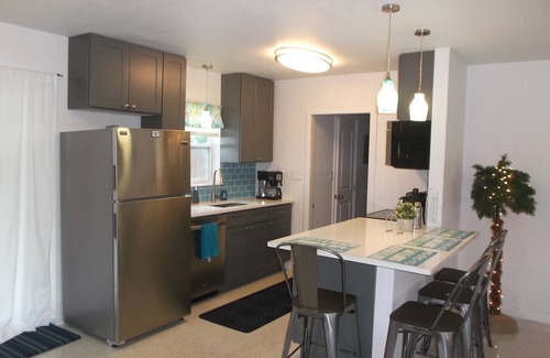 Largo House | Cozy 2 Bedroom Home Close To Gulf Beaches .