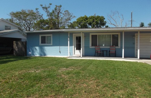 Largo House | Cozy 2 Bedroom Home Close To Gulf Beaches .