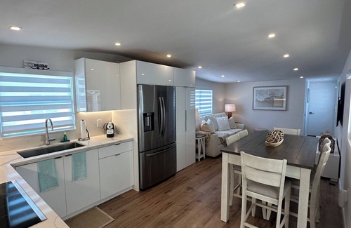 Twin Lakes House | Cozy 2-bedroom home in Key Largo with WiFi, AC & 45’ Private Docking.
