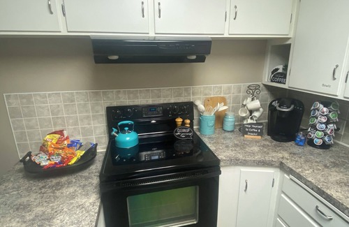 McPherson House | Cozy 2-bedroom home near McPherson College and park with HUGE yard- pet friendly