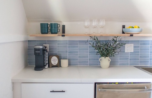 Irving Park East House | Cozy 2 Bedroom Home Near Downtown & Wrigley Field