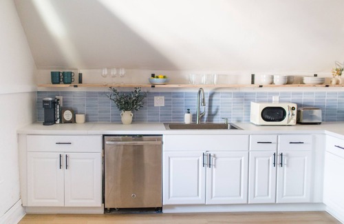 Irving Park East House | Cozy 2 Bedroom Home Near Downtown & Wrigley Field
