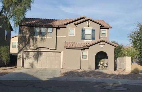 Maryvale Village House | Cozy 2 Bedroom Home-NFL Super Bowl (4 miles from stadium)