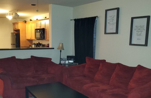 Maryvale Village House | Cozy 2 Bedroom Home-NFL Super Bowl (4 miles from stadium)