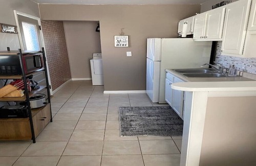 Newton House | Cozy 2 bedroom home tucked in a quiet neighborhood