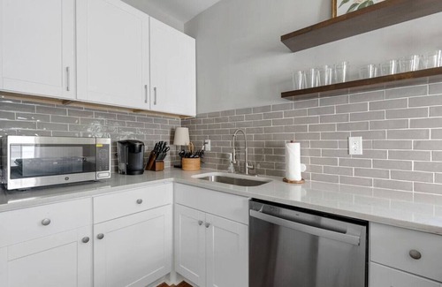 Harleston Village House | Cozy 2 Bedroom Home - Just Off Broad St - Downtown