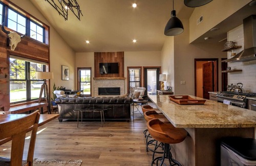 Red Lodge Apartment | Cozy 2 bedroom home w/hot tub!