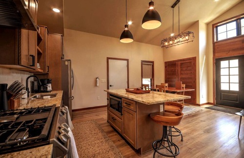 Red Lodge Apartment | Cozy 2 bedroom home w/hot tub!