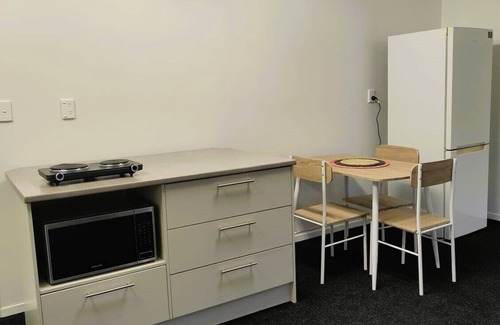 Three Kings House | Cozy 2-Bedroom Homestay: Your Ideal Retreat for Comfort & Convenience