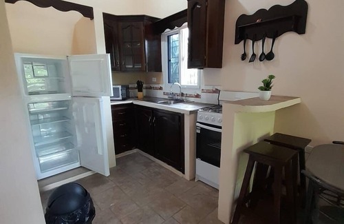 Tela Hotel | Cozy 2-bedroom hotel with AC and WiFi in enchanting Tela