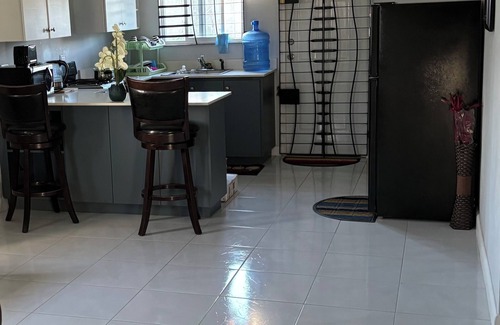 Old Harbour House | Cozy 2-bedroom house with WiFi, AC, Smart-Tv, 24 hour-Private Security