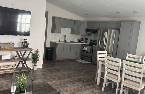 Brownsville House | Cozy 2-bedroom house in nice Brownsville with WiFi, AC