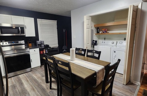 Weaverville House | Cozy 2-bedroom house in charming Weaverville with WiFi, AC