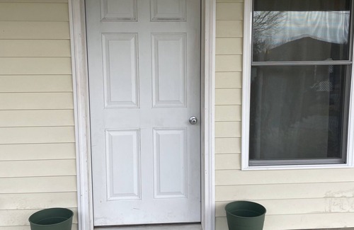 Beckley House | Cozy 2 bedroom house. 1 mile from i77, in Beckley West Virginia.